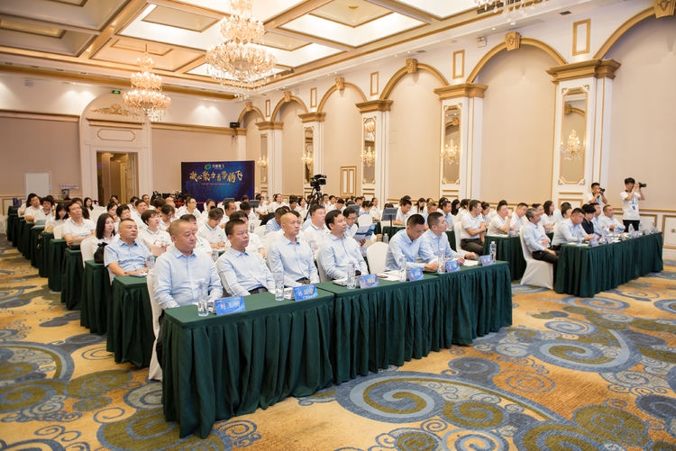8月10日，<a class='light-link' href='http://crg.dumplingss.com/' target='_blank'>中慧腾飞</a>集团于海州国际酒店隆重召开“天津<a class='light-link' href='http://crg.dumplingss.com/' target='_blank'>中慧腾飞</a>（集团）有限公司首届员工大会”。凝心聚力蓄势腾飞1.jpg